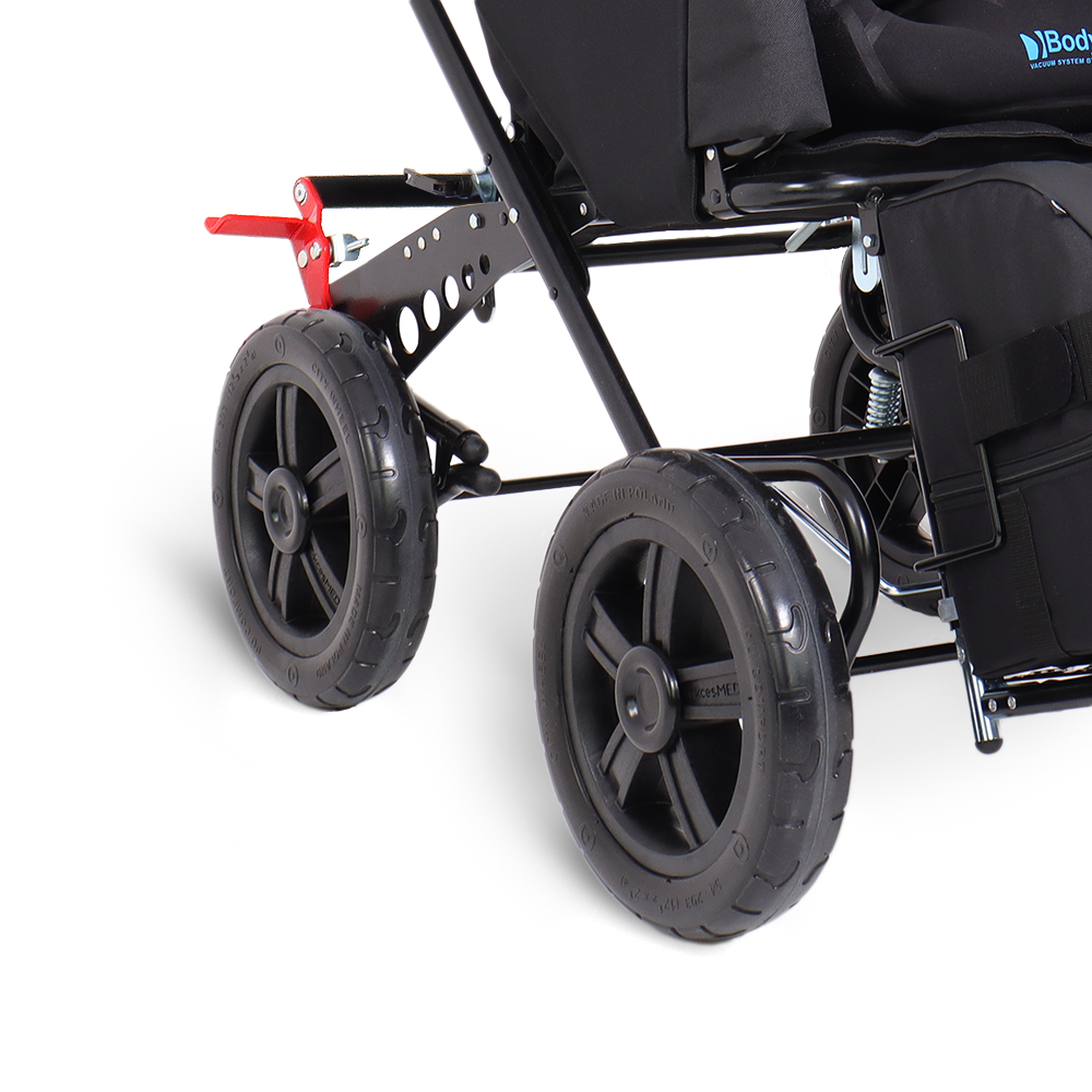 Rear wheels with shock absorbers provide comfort even on bumpy terrain.